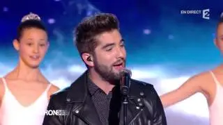 Kendji en chantant au téléthon