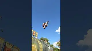 TRAMPWALL SLOW MOTION FRONTFLIP SWAN DIVE Gymnast Training Trampoline Parkour Circus Fit