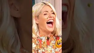Holly SCARES Phil 😱 #phillipschofield #hollywilloughby #phillipandholly #shortsfeed #shortsvideo