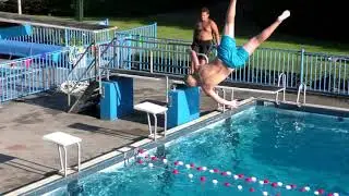 Meeden,skills springen van de duikplank (zwem4daagse 2018)