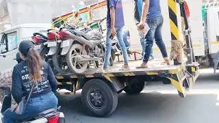 रूम से कारखाने तक का सफर नो पार्किंग में से कैसे गडी उठा रहें हैं