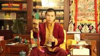 尊貴的上師 菩曼仁波切 示範手鼓與金剛鈴杵 (中心版本)