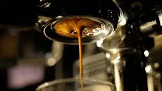 Espresso channeling (slow motion)
