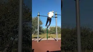 Выход скрестным хватом #спорт #элементынатурнике #воркаут
