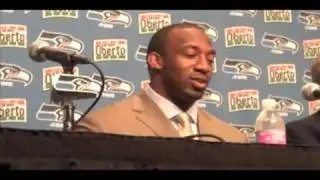 Seahawks introduce linebacker Aaron Curry