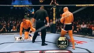 Nobody expected this ending&hellip; 😱 | UFC #ufc #boxing #viral #knockout #usa 
