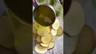 Dill pickle potato chips