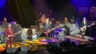 Crowded House - Distant Sun @ State Theatre/Minneapolis - Mother&rsquo;s Day 2023