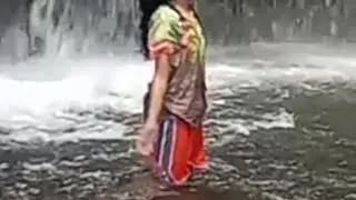 cempin di sugai melihat putri cantik sedang mandi di air terjun