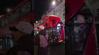 Поездка на красном автобусе в Лондоне #огни #здание