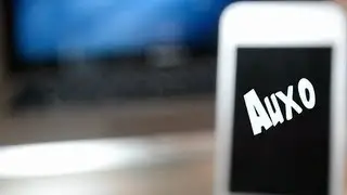 Auxo: Redesigned iOS Switcher and Toolbar!