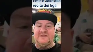 JakeLaFuria e Emis Killa alla Recita di Fine Anno dei Figli😂💩#emiskilla #jakelafuria #trapitaliana