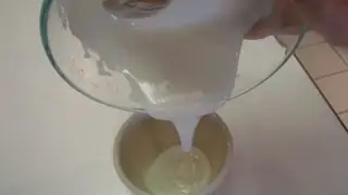Betty's Almond-Flavored Sugar Glaze