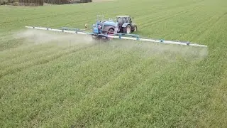 Lohnunternehmen Uphoff im Einsatz mit einer Lemken Vega 12 4000