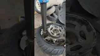 ola back tyre fitting#tyre#CEAT tyre 110/70/12 #trending #viral #automobile #alloy #tyredealers