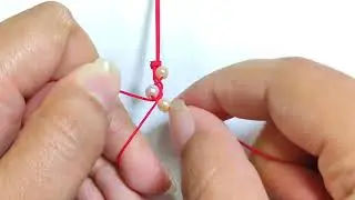 C&oacute;mo hacer pulsera de nudo trenzado con perlas