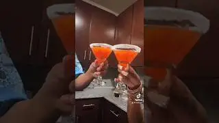 Make strawberry lemon drops with me🍸🍓#lemondrop #drinks #fyp