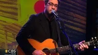 Second Cup Cafe: Amos Lee performs 