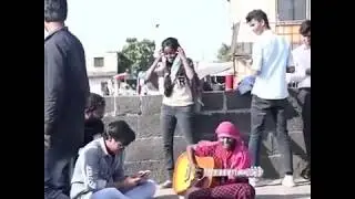 Amazing Singer found on the Street