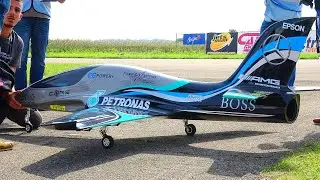 AWESOME PILOT-RC PREDATOR 2.2 RC TURBINE JET FLIGHT DEMO BY MARTIN PICKERING