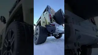 M&ocirc; h&igrave;nh Technic Land Rover 2600 Mảnh Gh&eacute;p