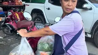 Сколько может тайка загрузить на мотобайк продуктов?