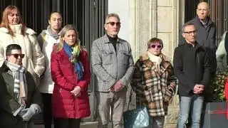 Valdepe&ntilde;as rinde homenaje a las v&iacute;ctimas del accidente de Adamuz con un minuto de silencio