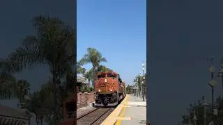 Extremely Rare! BNSF ACE leader 9241 barrels through Carlsbad Village on a Daygo with a godly horn!