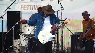 Maurice Kirya live in Goma,CONGO.  (The Blue dress Song)