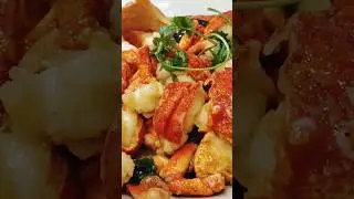 T&ocirc;m h&ugrave;m x&agrave;o gừng h&agrave;nh cực ngon Delicious stir-fried lobster noodles with ginger and onions #food
