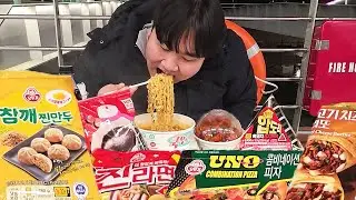 역대급한파날씨에 한강에서 라면, 만두,피자,브리또,삼각김밥,닭강정,소세지,닭꼬치,호빵 먹방!! [ Convenience Store Mukbang ]