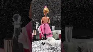 Your Barbie collection is about to look ✨perfect✨ with the Plymor Black Adjustable Doll Stand