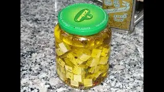 Queso feta aromatizado en aceite