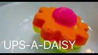 UPS-A-DAISY | Bath Bomb | Lush