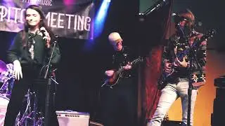 MP Gannon - Vocals vs Slide guitar (feat. Laura Berens)