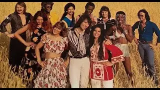 Les Humphries Singers - Just sit down at the old piano (1975)