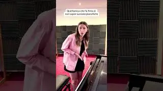 Quell&rsquo;amica che fa finta di non saper suonare il pianoforte