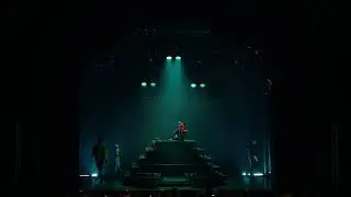3500 Handstand act