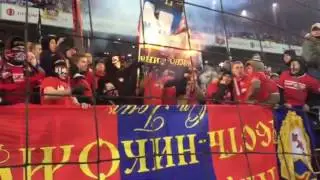Фанаты Спартака жгут баннеры цска