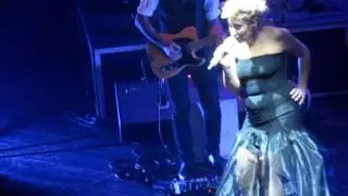 Malika Ayane - Un Bacio è Troppo Poco - Cremona 26 Nov 2012