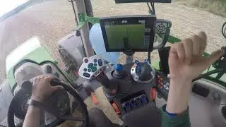 Fertiliser Spreading - Fendt 724 and Amazone