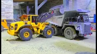 RC TIPPER KOMATSU HD 405 AND VOLVO L250G! COOL RC MACHINES AT THE CONSTRUCTION! STRONG MB 3363 AROCS