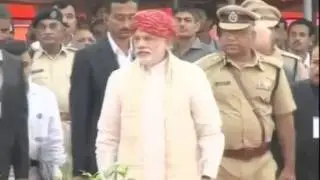 Narendra Modi Following Girls After Leaving His Wife
