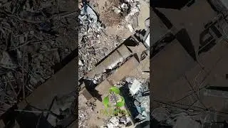 Fuchs + Terex &icirc;ncarcă, Lefort mărunțește = Deșeuri de fier vechi pregătite și procesate :)