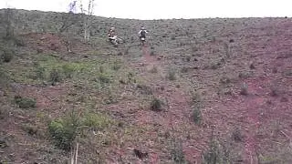 Ca&ccedil;a-Trilha Bor&atilde;o na subida 350.AVI