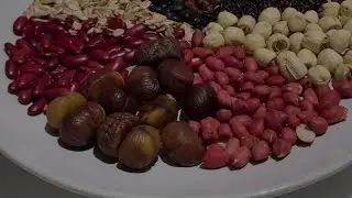 Making tasty and traditional Laba congee to welcome the Chinese New Year