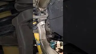Снятие верхнего шарового шарнира Jeep Commander.