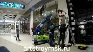 Монтаж роботом Winlet 575 джамбо стекол в ТЦ Мега