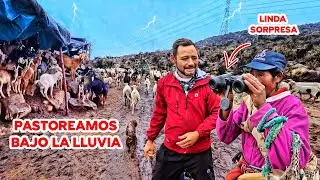 MUJER GUERRERA Y VALIENTE pastoréa sus CABRAS bajo la LLUVIA y el MAL CLIMA. Doña YOLANDA.