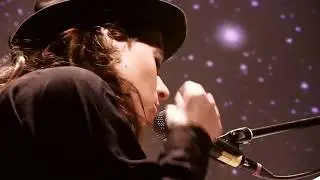 ANNA KANE - Live - black & white